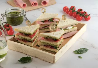 MINI CLUB SANDWICH, PESTO, JAMBON, MOZZARELLA, ROQUETTES