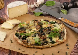 Pizza aux graines, épinard et tomme de Savoie