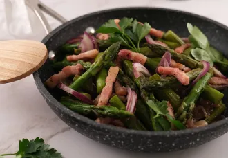 Poêlée d'asperges aux lardons