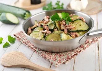 Courgette à la poêle lardons