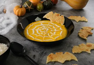 Velouté de butternut d’Halloween, crackers au parmesan