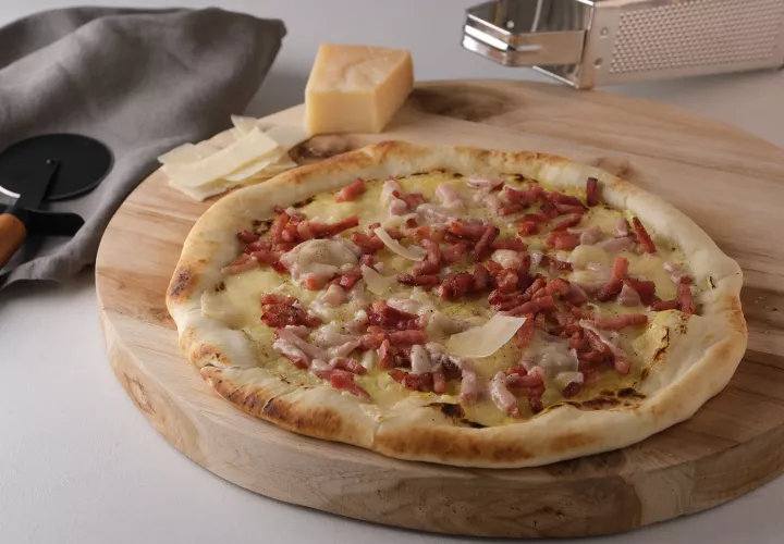 Pizza fine carbonara