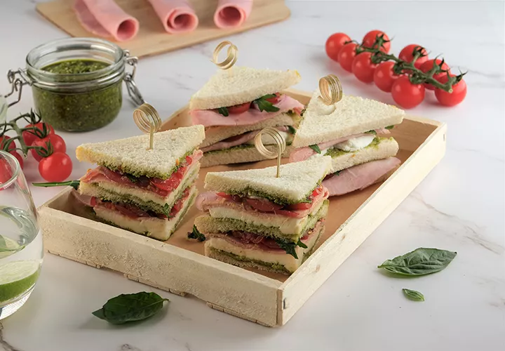 MINI CLUB SANDWICH, PESTO, JAMBON, MOZZARELLA, ROQUETTES